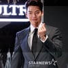 김우빈 '누구에게 보내는 하트~' [영상]