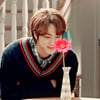 방탄소년단 진, 없는 꽃도 피어나게 하는 김석진 마력..팬들 미소짓게 하는 '러블리 매력♥'