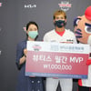 KIA 임기영·김태진·김재열, 12일 한화전 앞서 6월 MVP 수상