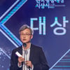 '그 쇳물 쓰지 마라' 장성훈 PD, 48회 한국방송대상 수상[★포토]