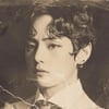 '세기의 첫사랑'..전 세계 홀린 방탄소년단 뷔의 흑백사진
