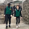 이지훈♥아야녜, 성탄절 맞아 연탄봉사…대가족 총출동 [스타IN★]