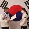 문재인 대통령, 쇼트트랙 金 최민정-銀 남자 계주팀에 축전