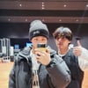 방탄소년단 RM, 뷔와 연습실서 거울 셀카..오늘자 캐주얼룩[스타IN★]