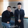 포즈 취하는 '돼지의 왕' 연상호 감독-탁재영 작가[★포토]