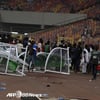 '충격' 최루탄 던지고 벤치 부쉈다... 16년만 WC 탈락 '대이변'에 경기장 난입