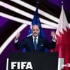 카타르 성토장 된 FIFA 총회 "이런 나라는 개최 자격 없다"