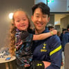 "I ♥ SON" 열풍... 꼬마팬·미녀 아나운서도 반한 '친절한 흥민씨'