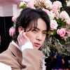 "너무 잘 생겨서 얼굴을 못 보겠어" 방탄소년단 진 향한 ★들의 애정 공세