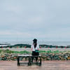 송지효, 제주도 바다에서..뒷모습만으로도 그림 같은 자태[스타IN★]