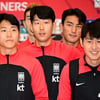 "조규성 위해 여수서 왔어요"... 태극전사들 맞이하러 전국서 찾아온 축구 팬들 [월드컵 현장]