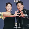 홍성흔-김정임 '사랑스런 손하트'[★포토]