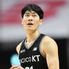 가능성 보여준 '204.4㎝ 신인'... 사령탑도 '콕 집어' 극찬할 정도
