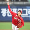 'ERA 0 깨진' 19세 슈퍼 루키, 왜 6볼넷 남발에도 박수갈채 쏟아졌나... SSG 마침내 4연패 탈출 [수원 현장]