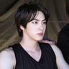 "'미스터 숄더'는 방탄소년단 진의 닉네임" 美 유명 팟캐스트도 인정한 '완벽 피지컬'