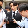 유아인, 포승줄 묶이고 커피병 맞고..현실판 '조태오'의 민낯[★FOCUS]