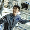 '더문', 달에 고립된 도경수..한여름 수십kg 우주복 입고 '열연'