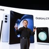 '더 가볍고 넓게'..삼성전자, '갤럭시 Z5' 공개 [갤럭시 언팩 2023]