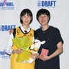 레전드 母 이어 딸 고현지 KB 유니폼 입었다, 드래프트 전체 1순위 영광 "엄마처럼 빛나도록 하겠다" [청주 현장]
