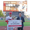 '상금 절반 기부 훈훈' KIA 나성범, 밝은안과21병원 8월 MVP 수상