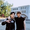 정국X잭 할로우 투샷..어깨동무로 찐친 케미 완성