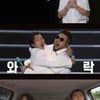 방시혁→아이유 깜짝 등장 'ㅇㅁㄷ지오디'..국민 그룹의 품격[종합]