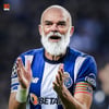 “UCL 최초 80세 골 넣는 선수 되길 바라” 그라운드 악동의 꾸준함, 최고령 득점자 흐름 이어갈까?