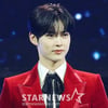 "행복한 새싹 MC" 제베원 성한빈, '2023 AAA'로 입증한 '육각형 아이돌'[★FOCUS]