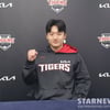 '데뷔 후 재활만 2년' KIA 거포 유망주, 철강왕 선배가 직접 권한 등번호로 다시 뛴다