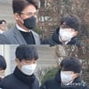 '구치소행' 장정석-김종국, 팬들에 사과 한 마디 없었다... "뒷돈 받았습니까" 질문에 초고속 퇴장 [서초동 현장]