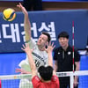 '마테이 26점 맹폭' 선두 우리카드, 2위 대한항공과 승점 3점 차... 한국전력 3위 탈환 실패[수원현장]
