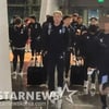 [카타르 현장] 클린스만 '입꾹닫'→고개 숙인 선수들... 韓대표팀 아쉬움 속에 출국