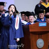 "그만 떠들고 노래나.." 가장 이효리답게, 모교 졸업식 뒤집었다 [★FOCUS]
