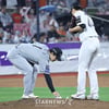 [포토] 문동주-육청명 '오늘부터 로진 브로'
