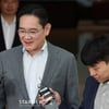 유럽출장 마치고 귀국한 이재용 회장, "봄이 왔네요" 말한 의미는?
