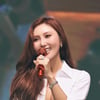 화사, 홍콩서 파격 란제리 패션..퀸 퍼포먼스 폭발 [스타이슈]