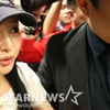 경호원 달랑 2명? 김지원 위험 노출..
