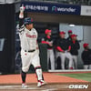 롯데 마침내 탈꼴찌+KIA전 5년 만에 스윕승 '파란'... 유강남 장외포+이학주 멀티홈런 '쾅쾅' [부산 현장리뷰]