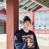 수호, 블루투스 헤드폰 낀 'MZ 세자' 소소한 웃음
