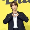BTS 진이 1000명 안아주는데..응모 조건 논란→하이브 사과 [종합]