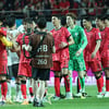 [포토] 손흥민 '경기 후 GK 알 달레이와 포옹'