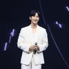 김수현 방콕 홀렸다..'눈여' 라이브→브로치 선물 "기억해줘 감사"[종합]