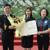 '진도 딸' 송가인, 전남경찰 '명예 경위' 됐다.."제복도 잘 어울려"