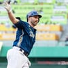 똑같은 NPB 출신인데, 홈런 선두 vs 중도 퇴출 '극과 극'... 두 외국인 타자 '엇갈린 운명'