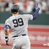 '괴물' 저지 향한 미친 견제, 20구 중 볼 16개... 그러나 33호 홈런 폭발, 60HR 도전 '순항 중'
