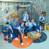 '컴백 D-3' 웨이커, 신촌 버스킹 출격..'공연돌' 입증