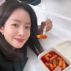 '떡볶이 러버' 한지민, 박보영 간식차 인증 "뽀블리 최고"