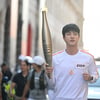 BTS 진, '2024 파리 올림픽' 성화봉송 화제성 휩쓸어..佛서 '환대'