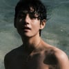 "방탄소년단 뷔, 무대·런웨이 모두 정복한 스타"..러시아 매거진