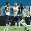 [포토] 민지를 향한 제임스 메디슨 눈빛